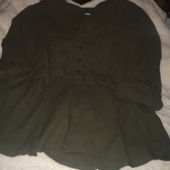 Army green military chic A-framed blouse buttons - Picture 2 of 4